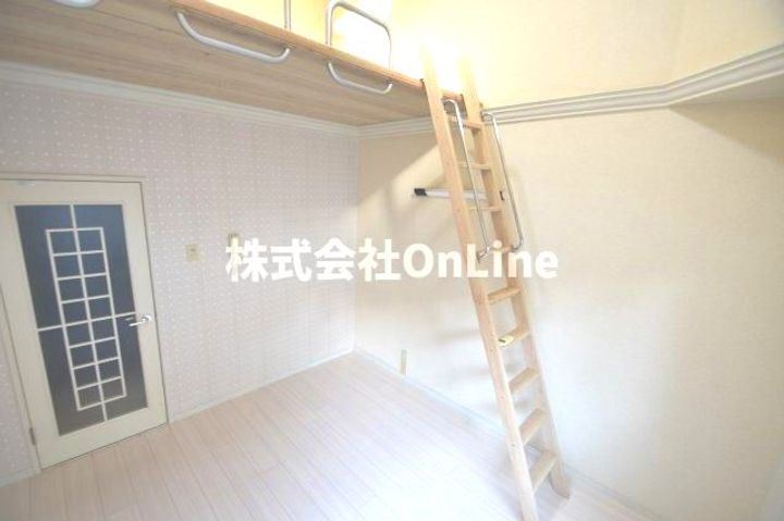 エンバール帝塚山102の寝室