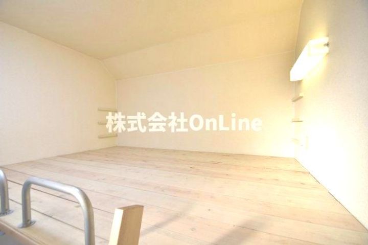 エンバール帝塚山102の寝室