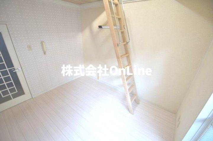 エンバール帝塚山102の居間