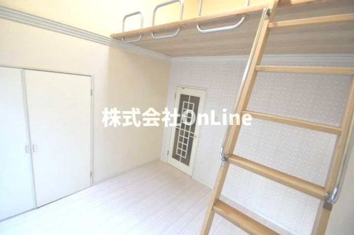 エンバール帝塚山102の居間