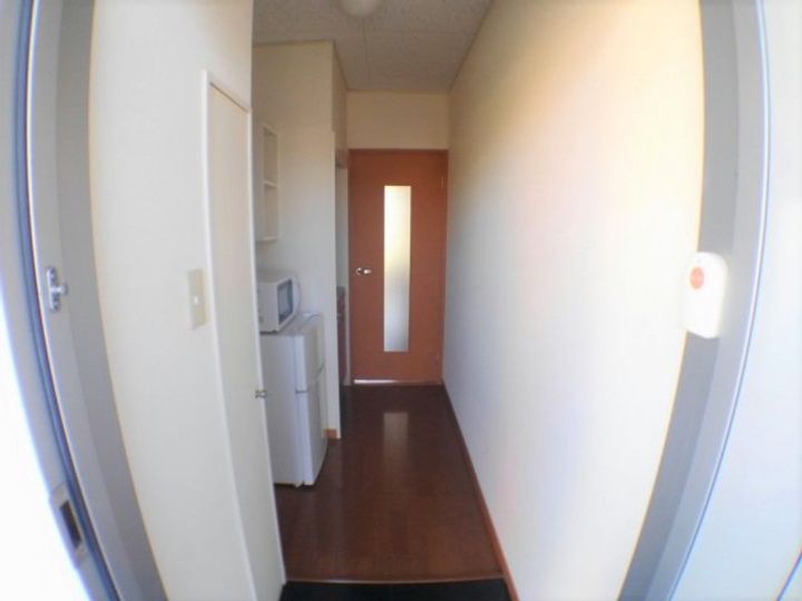 レオパレススカイの玄関