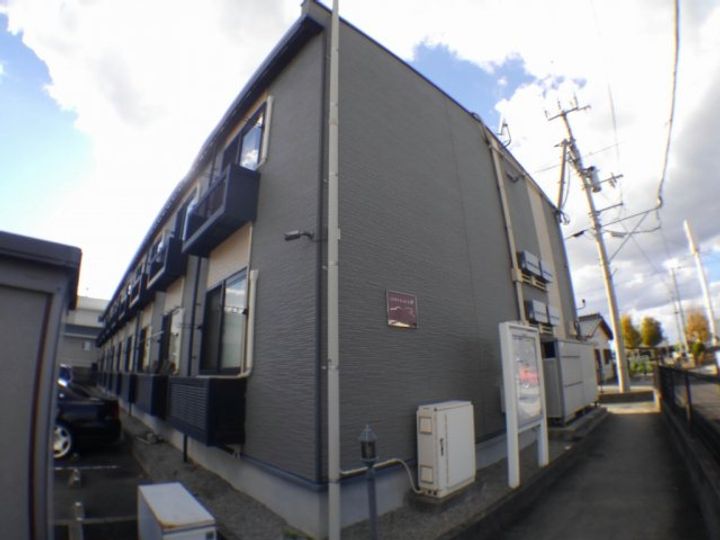 レオパレスグランドゥールレイナ209の玄関