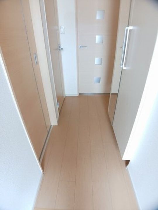 ミルト久米Aの玄関