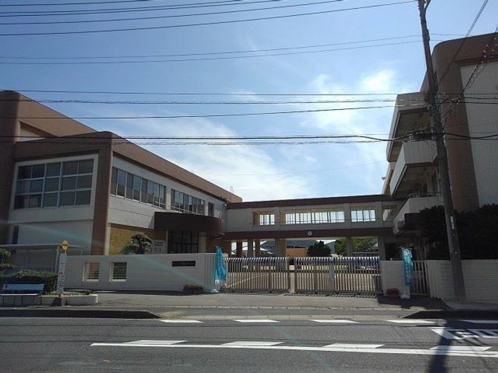クローブ スクエア Aの周辺