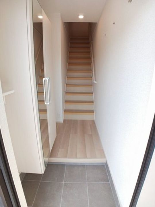 ベルエア国分寺Cの玄関