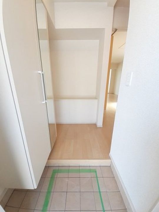 フレスクーラDの玄関