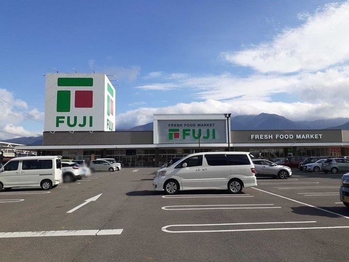 イリーデ・カーサの周辺