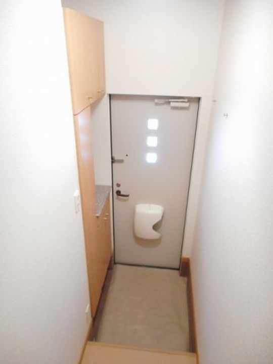 グラン・すずかぜの丘Bの玄関