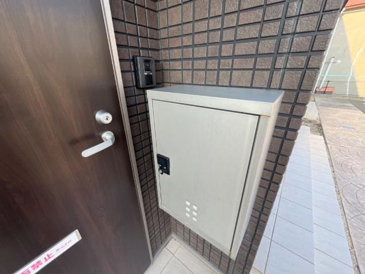 新居浜グランメゾンの玄関
