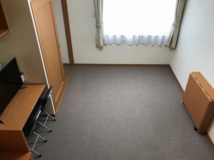 レオパレスコスモ201の居間