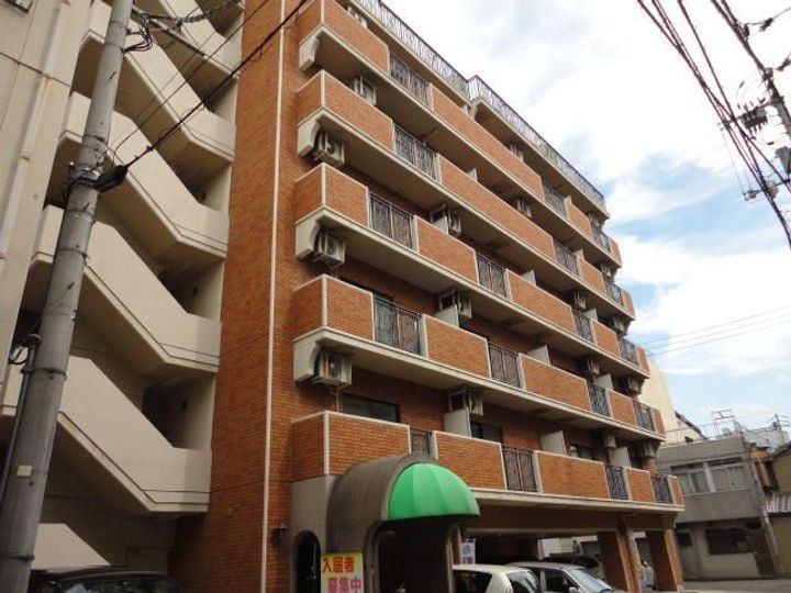 西本丸の内マンションの外観