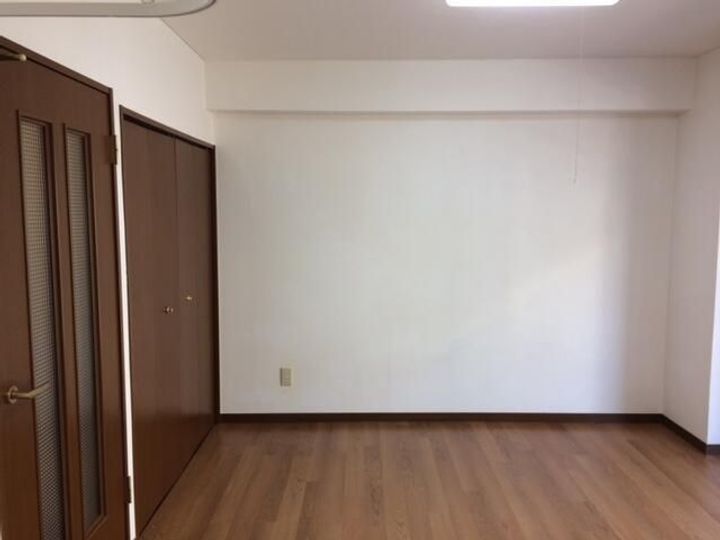 西本丸の内マンションの寝室