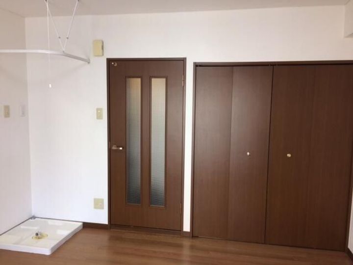 西本丸の内マンションの居間