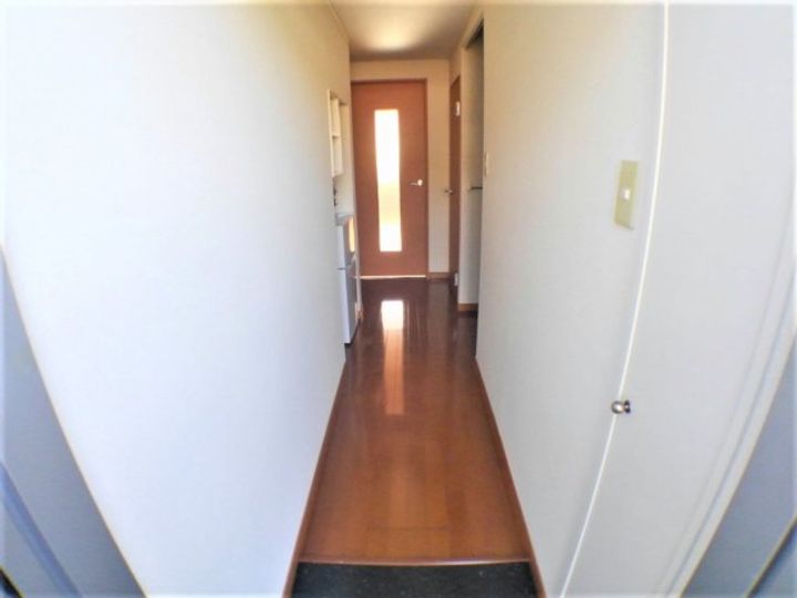 レオパレス栗林南101の玄関