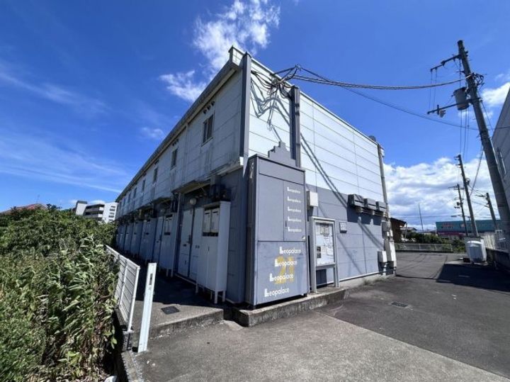 レオパレス栗林南101の居間