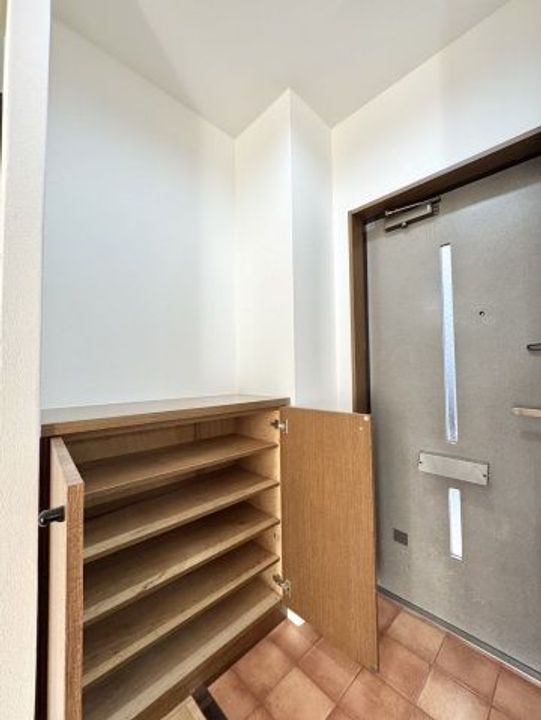 フォブール円座Ⅱ0102の玄関