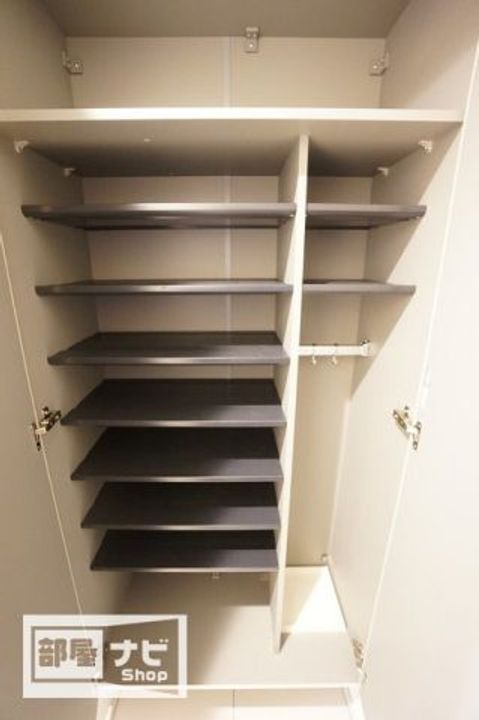 アンパレ内町01002の玄関