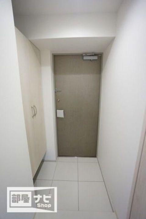 アンパレ内町01002の玄関