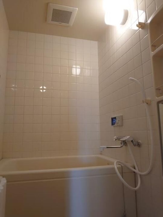 なかよしマンション片原町602の風呂