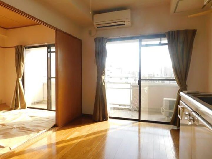 なかよしマンション片原町602の居間