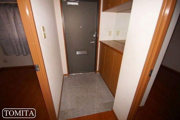 サーパス茜通り602の玄関