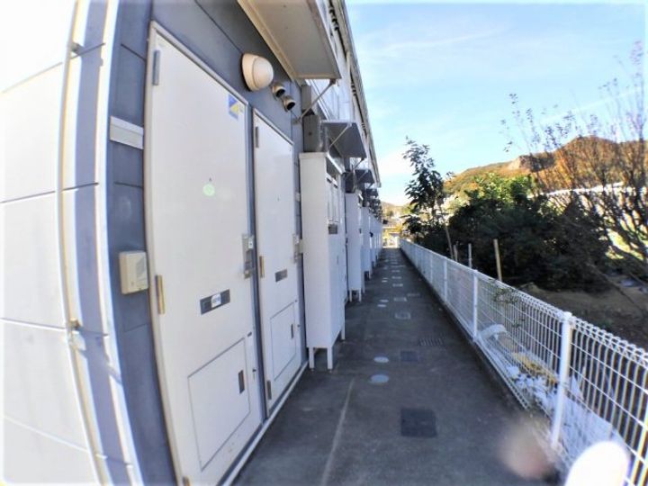 レオパレス栗林南203の居間