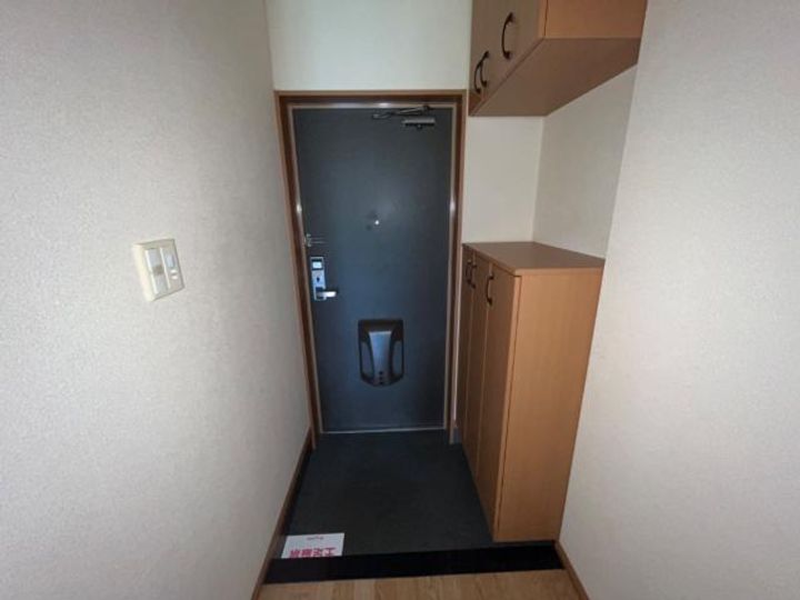 リバティタウン2番館107の玄関