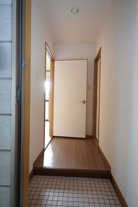 ピュアメゾン阿部205の玄関