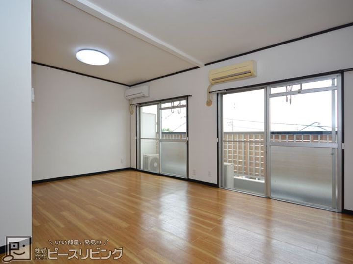 サラグレース川内102の居間