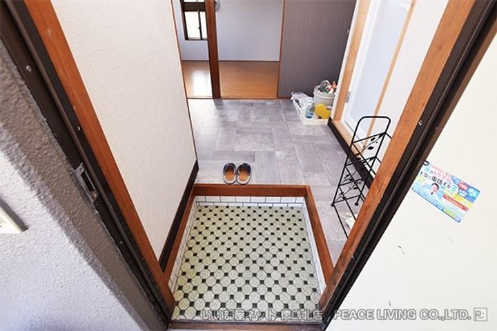 コーポパンジー101の玄関