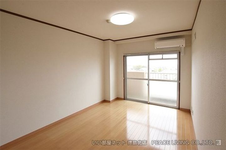 ヴィラアンソレイエ藍住802の内装