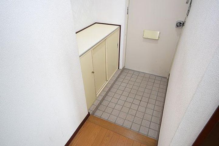 メナーハイツ藍の玄関