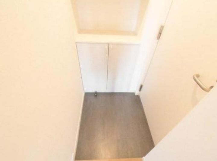 オーパスホームズ三田の玄関