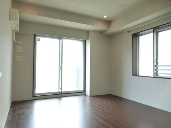 コンフォリア三田イーストの居間