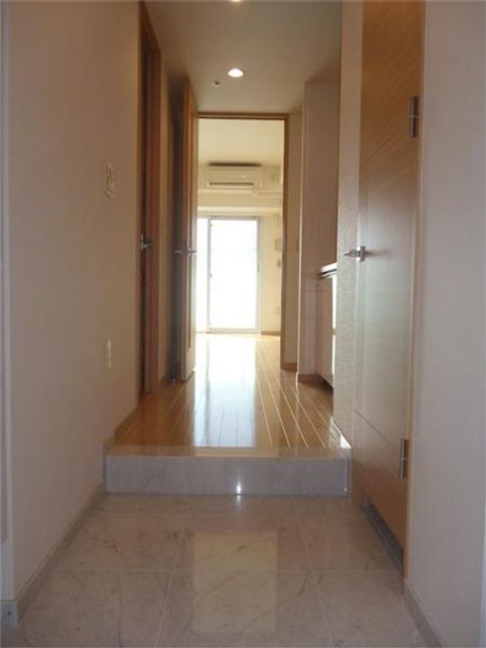 東京都港区港南2丁目(マンション)の賃貸物件の玄関