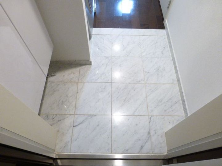 レジディア赤坂の玄関