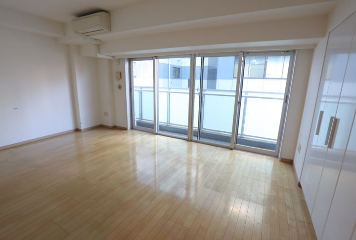 東京都港区港南2丁目(マンション)の賃貸物件の居間