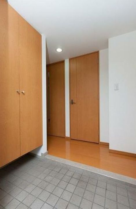 東京都中央区新川2丁目(マンション)の賃貸物件の玄関