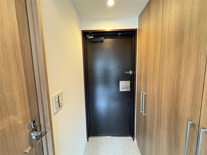 東京都中央区日本橋小網町(マンション)の賃貸物件の玄関