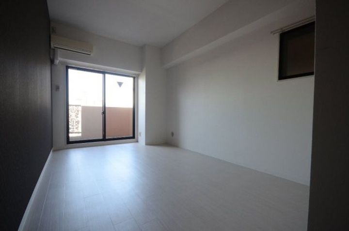 センテニアル東平塚の居間