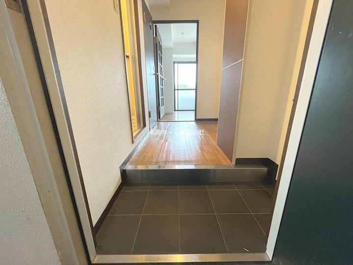 エリーフラッツ西京極401の玄関
