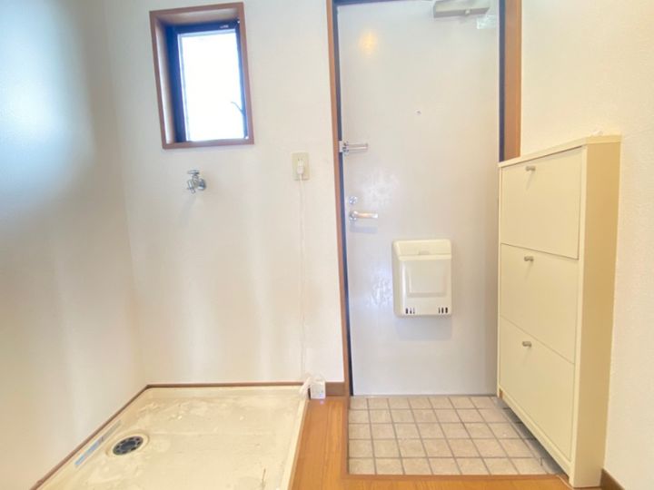 サンヴィレッジ赤間202の玄関