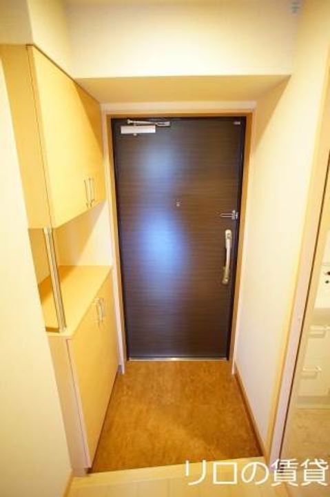 ロイヤルタワー宗像中央905の玄関