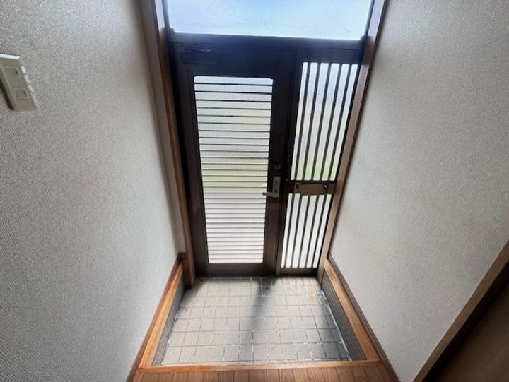 コーポT&Hの玄関