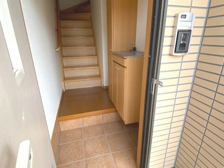 福岡県宗像市陵厳寺1丁目(アパート)の賃貸物件204の玄関