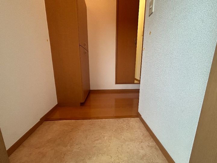 福岡県古賀市美明1丁目(アパート)の賃貸物件201の玄関