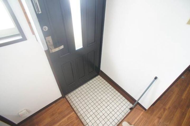 スティールネス汐入102の玄関