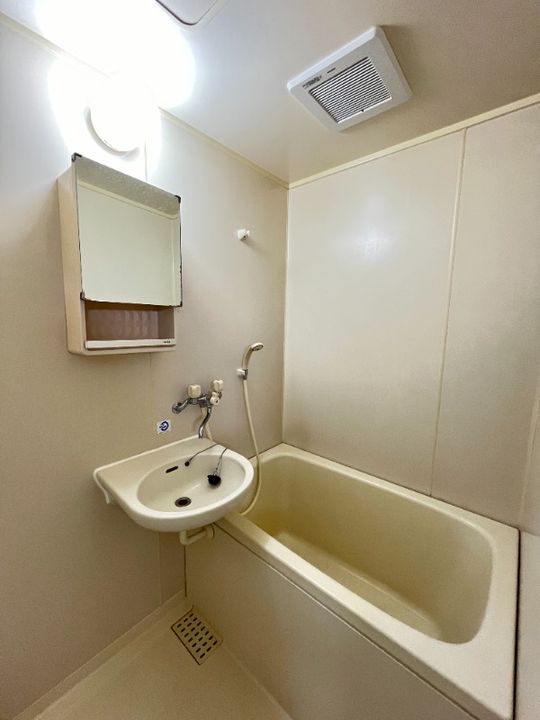 ライブクリスタル105の風呂