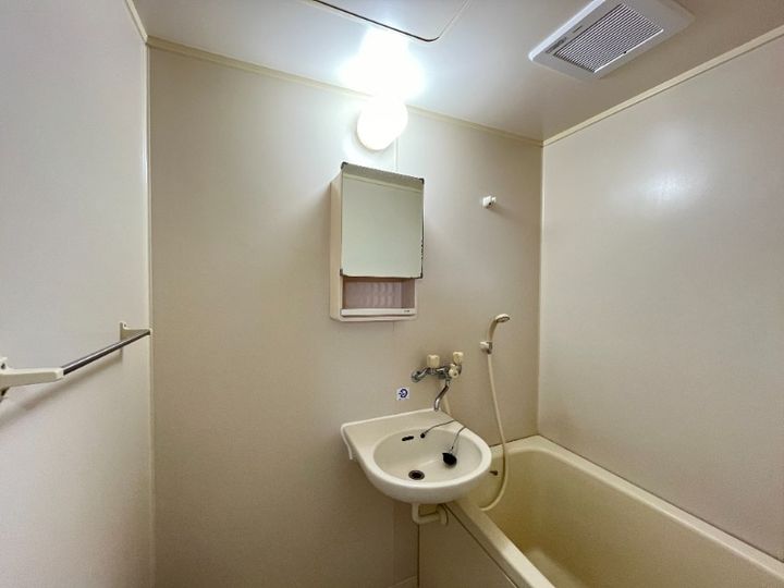 ライブクリスタル105の風呂