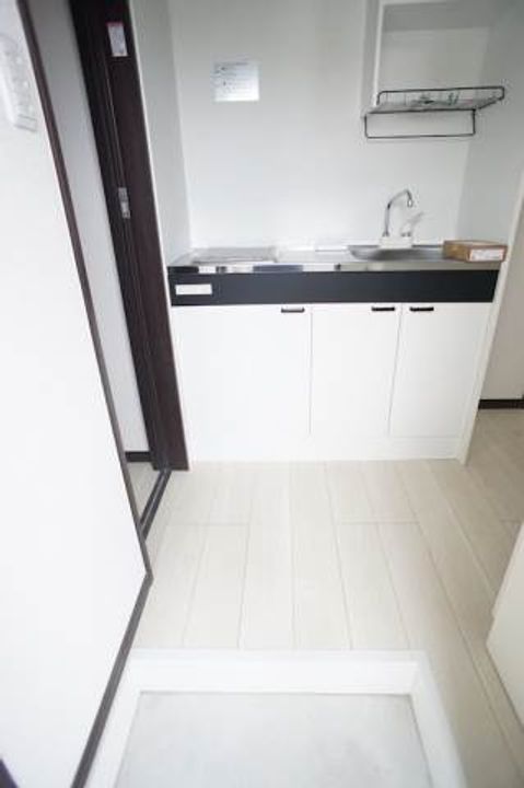 伊岐須ベルエア九工大102の玄関